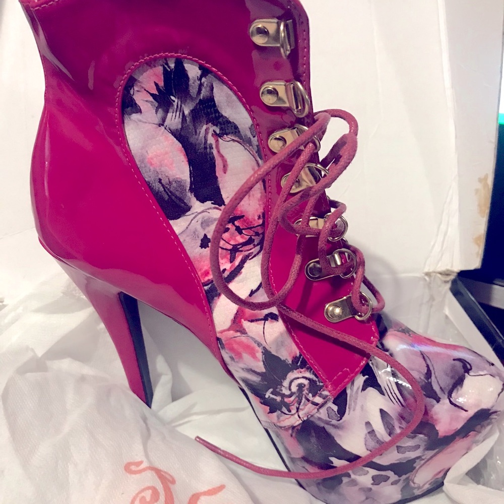Show Story Heeled booties